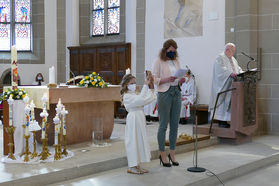 Feier der 1. Heiligen Kommunion in Sankt Crescentius (Foto: Karl-Franz Thiede)